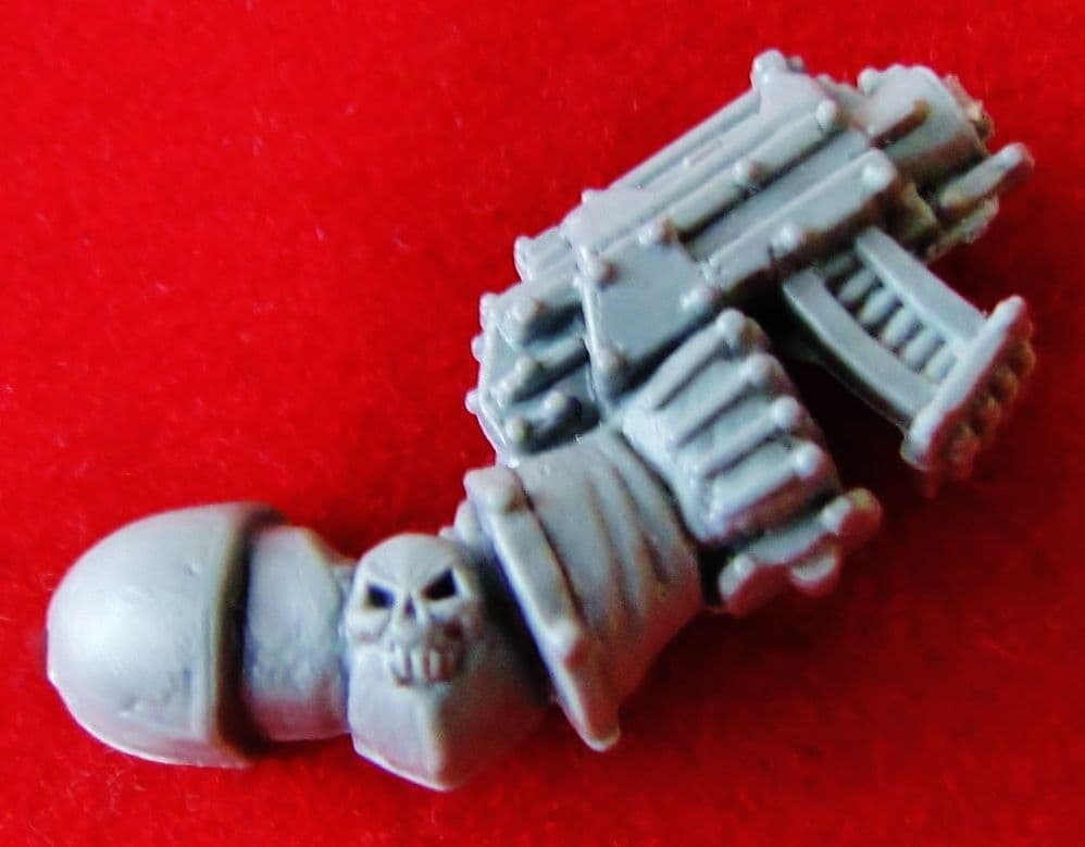 Chaos Khorne Berzerkers right arm Bolt Pistol (A)