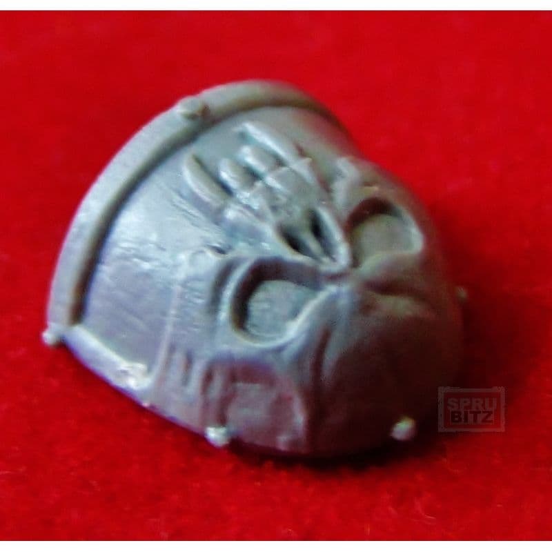 Chaos Khorne Berzerkers Shoulder Pad skull fangs