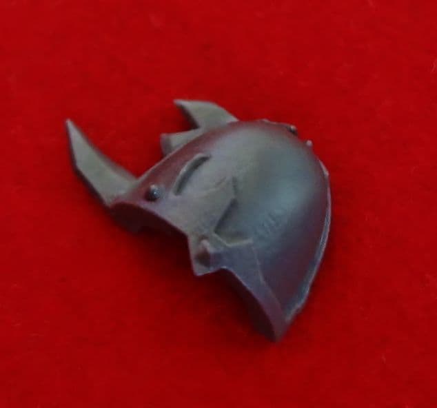 Chaos Space Marine Possessed Shoulder Pad Spiked B