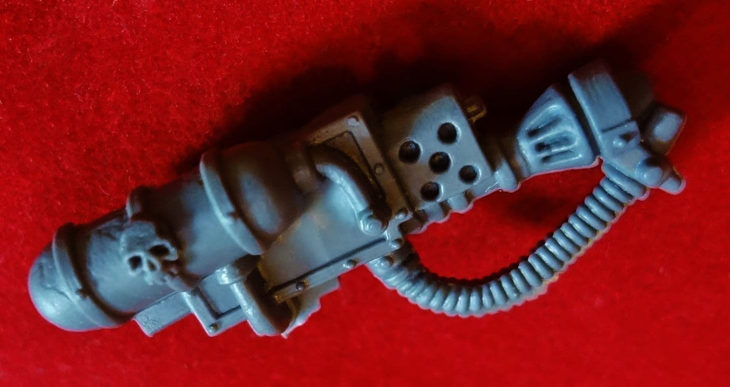 Chaos Space Marine Tank Vehicle Combi Flamer (half)