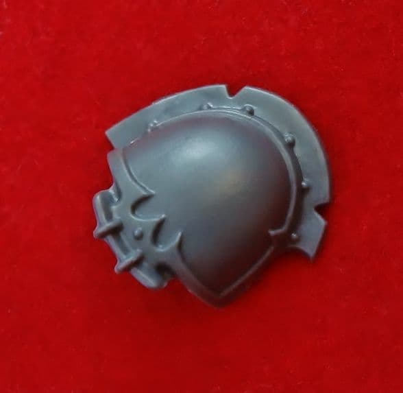 Chaos Space Marine Terminators Shoulder Pad (E)