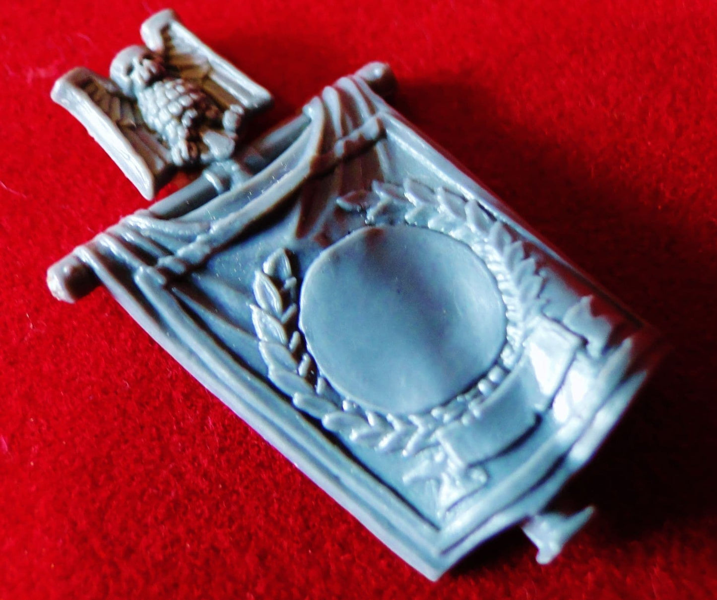 Space Marine Commander Wreath & Scroll Banner Standard Pole