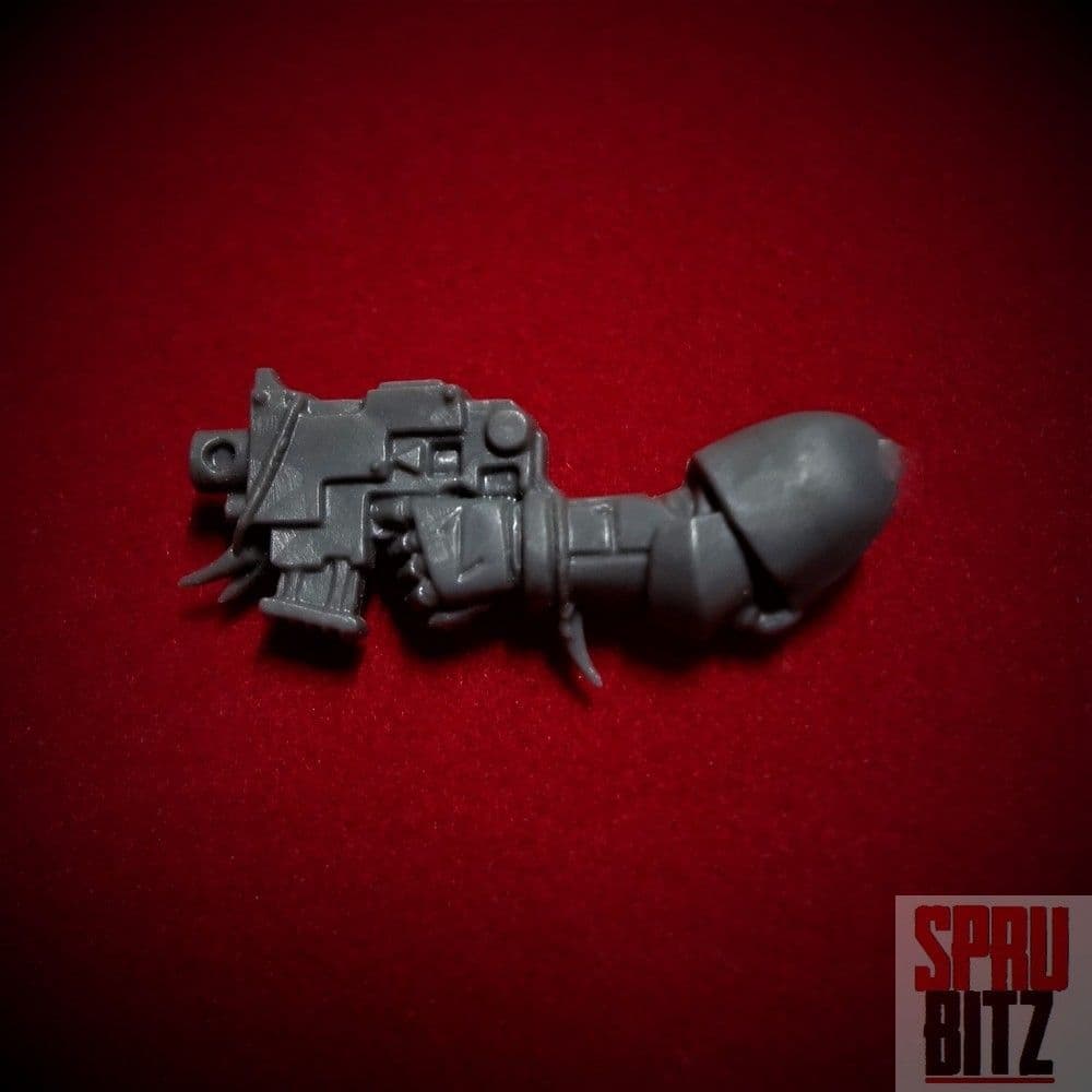 Space Wolves Wolf Bolt Pistol left arm (A)
