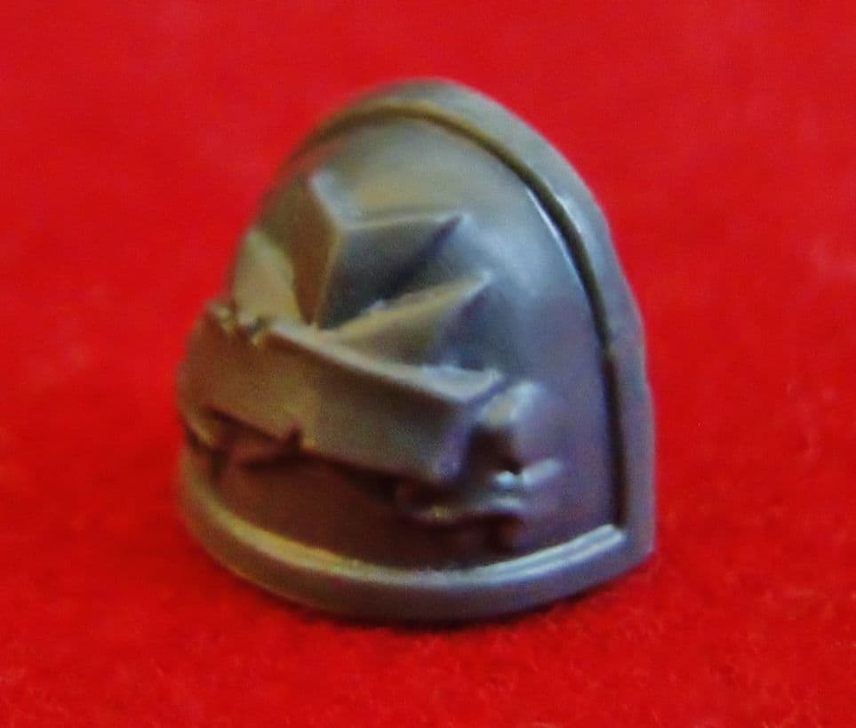 Black Templar Space Marine Scroll & Chapter Icon Shoulder Pad x1