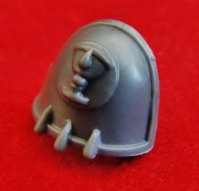 Blood Angel Sanguinary Guard Shoulder Pad (Chalice)