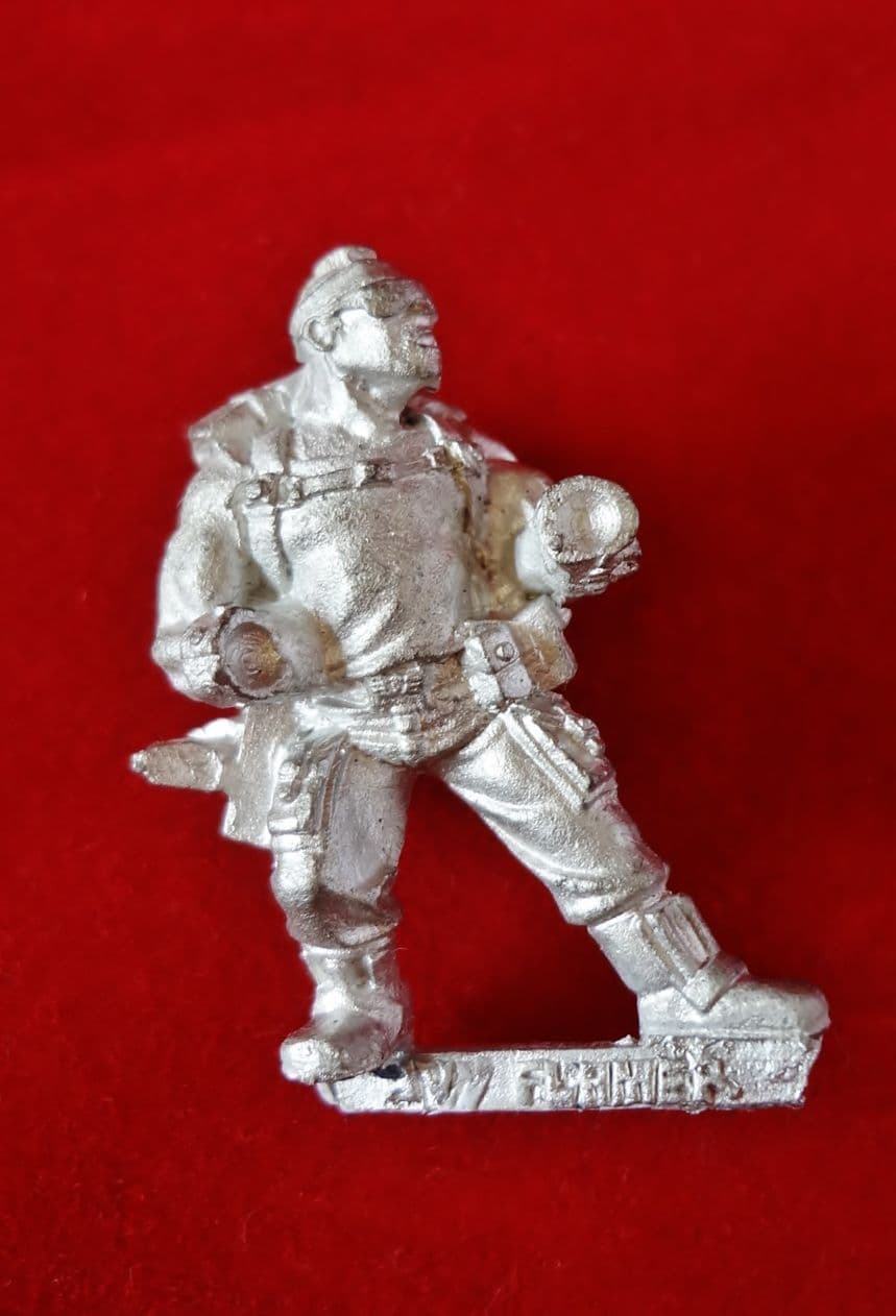 Catachan Jungle Fighter Heavy Flamer Marine Body A (OOP Metal)