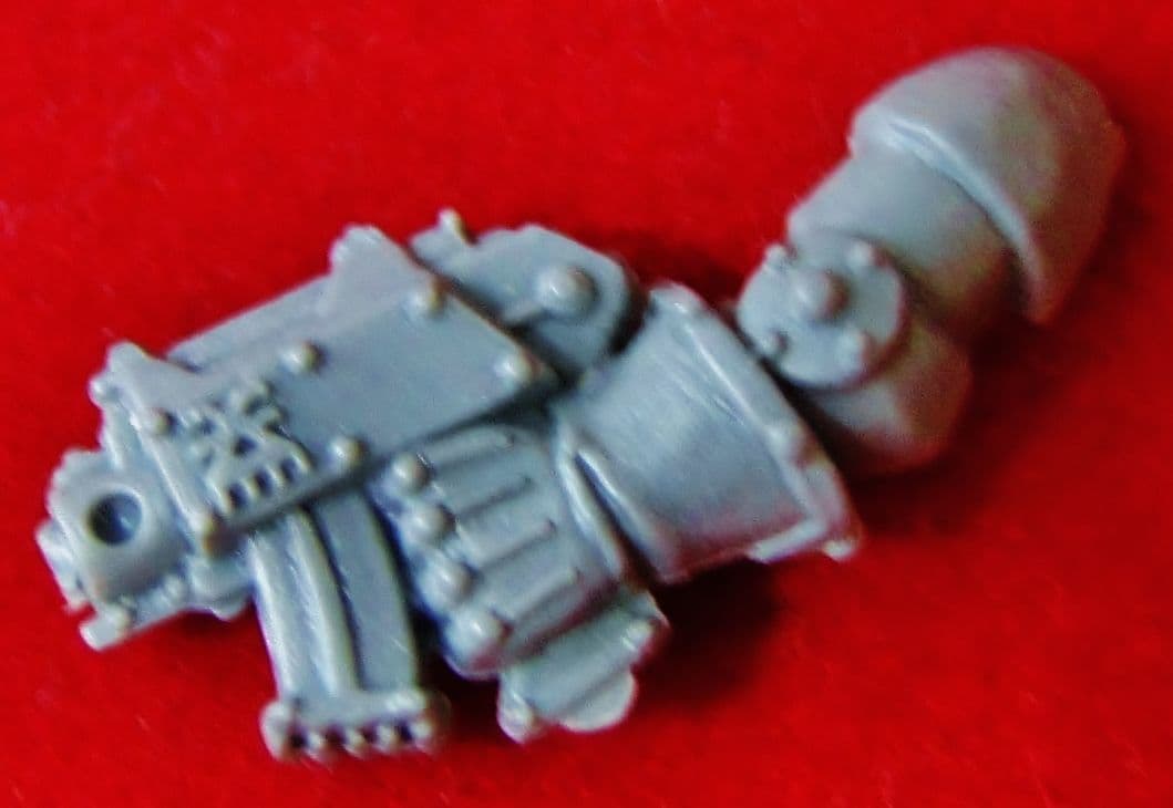 Chaos Khorne Berzerkers left arm Bolt Pistol (A)