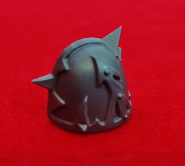 Chaos Space Marine Possessed Shoulder Pad Spiked G