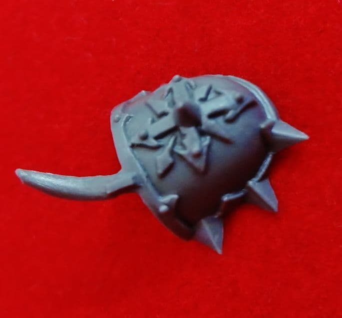 Chaos Space Marine Possessed Shoulder Pad Spiked H