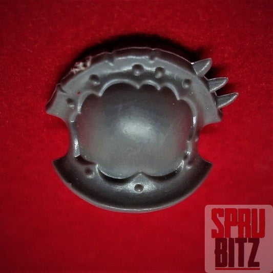 Chaos Space Marine Raptors Warp Talons Shoulder Pad (D)