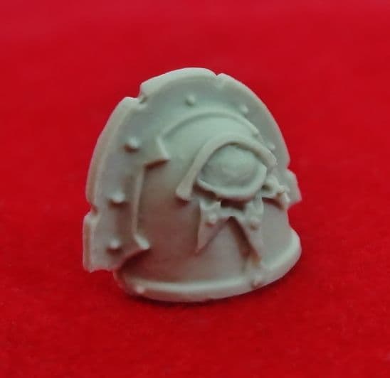 Chaos Space Marine Thousand Sons Shoulder Pad eye (B)