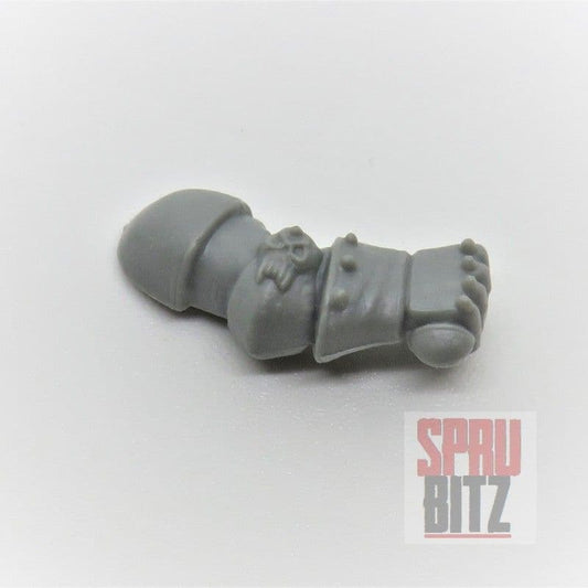 Chaos Space Marines Right Arm Weapon Holding (circa 1996)