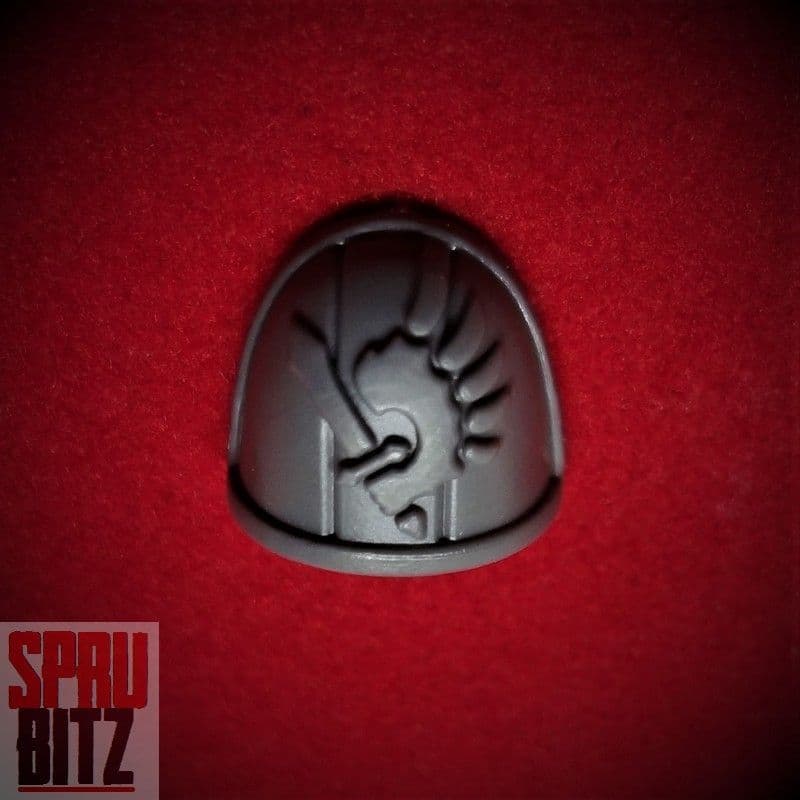 Ravenwing Command Squad Shoulder Pad (F)