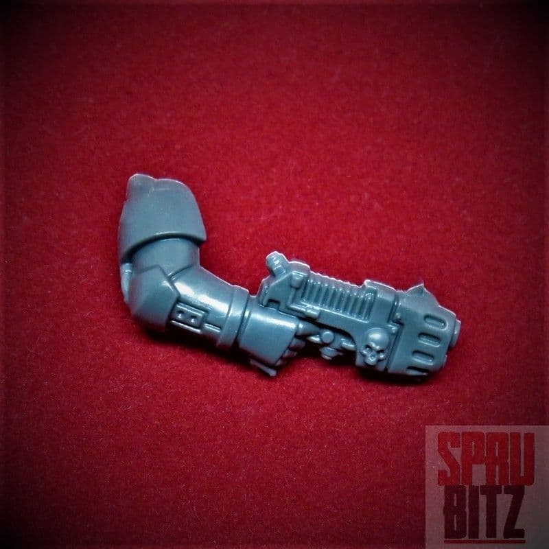 Space Marine Assault Squad Plasma Pistol right arm (skull)