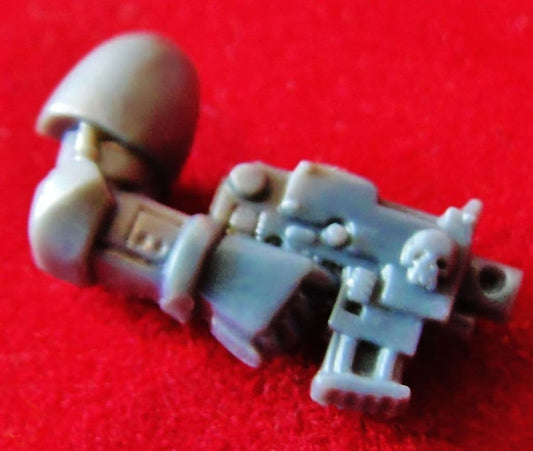 Space Marine Assault Squad right arm with Bolt Pistol (skull)
