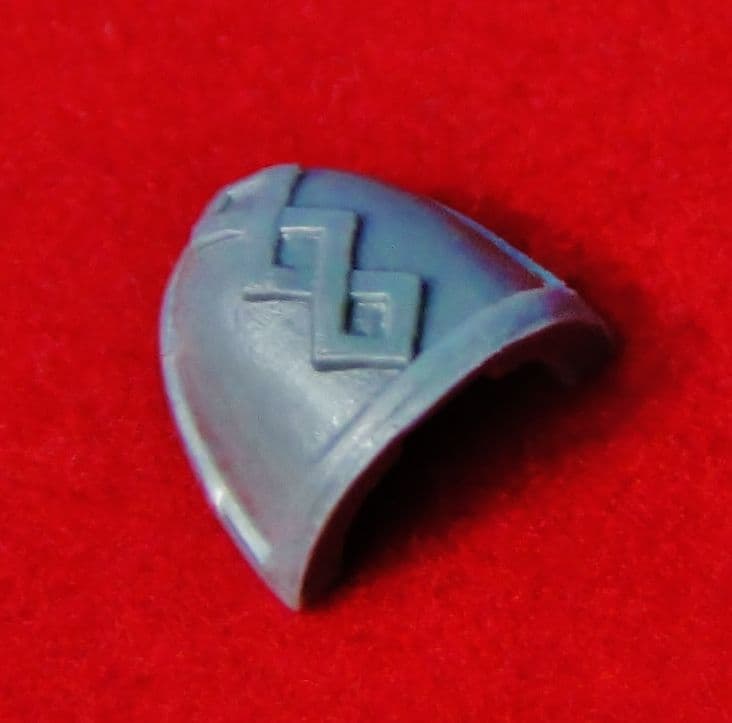 Space Marine Command Squad Apothecary Shoulder Pad