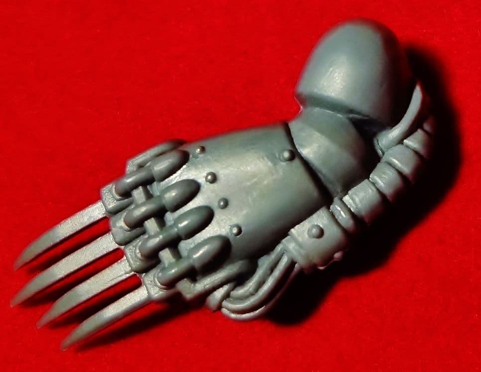 Space Marine Commander left arm Lightning Claw