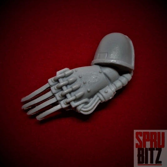 Space Marine Veteran Lightning Claw left (finecast)