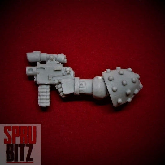 Space Marine Veteran Weapon Arm  Bolt Pistol A (finecast)