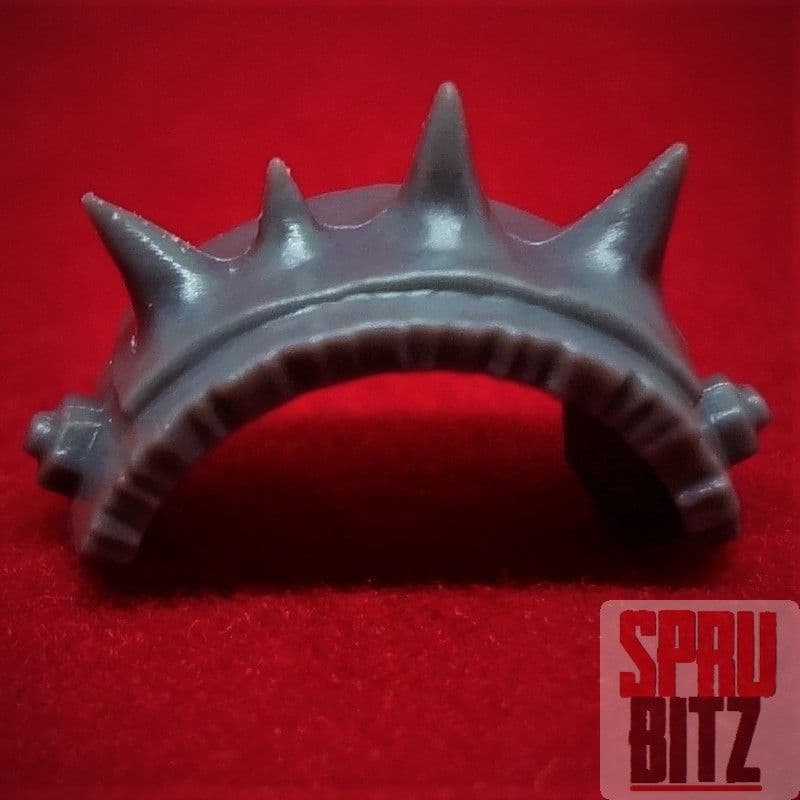 Space Ork Nobz Shoulder Pad with Spikes (C)
