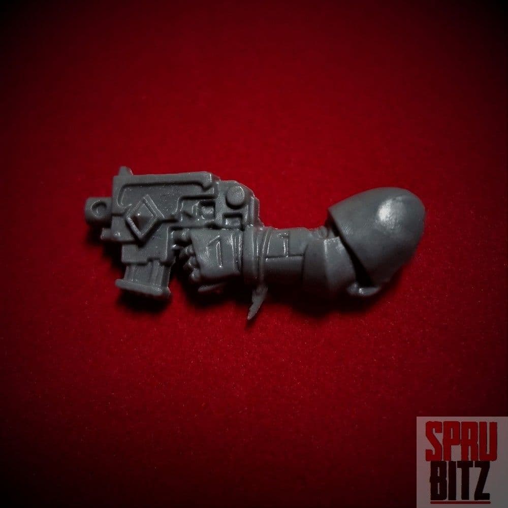 Space Wolves Wolf Bolt Pistol left arm (B)