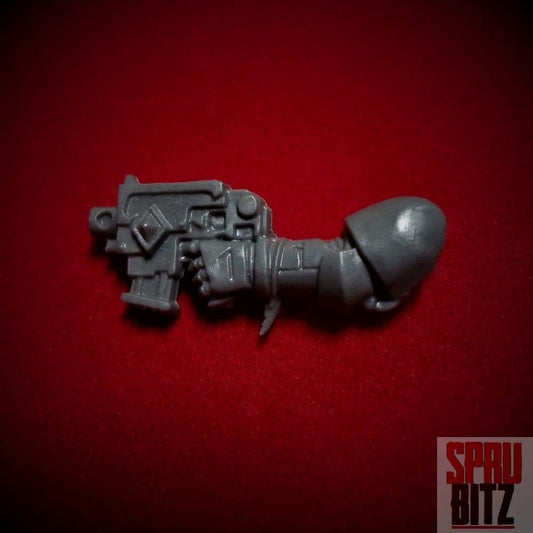 Space Wolves Wolf Bolt Pistol left arm (B)